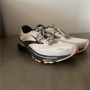 Brooks adrenaline gts 22